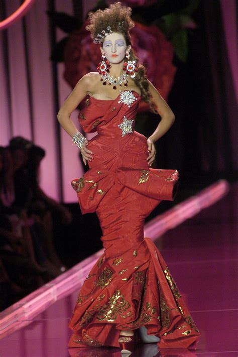 christian dior fall 2004 collection.